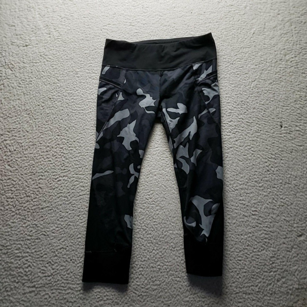 Athleta Cropped Leggings Womens M Black Camo Knit Stretch Yoga Gym Athletic